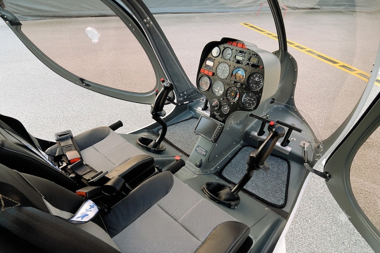 sython-ah130-cockpit